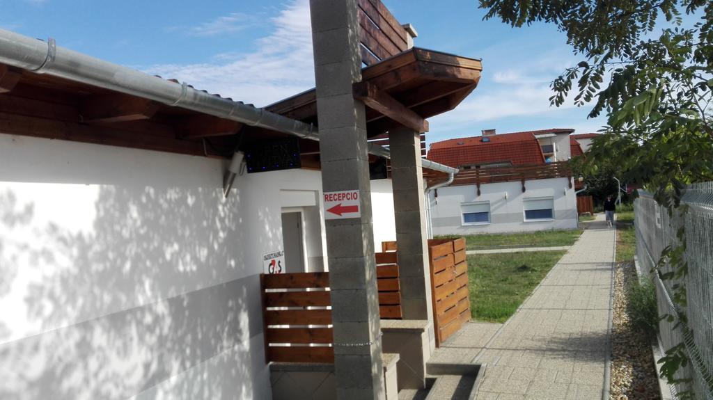 M0 Lakihegy Horgony U 10 Motel Szigetszentmiklos Exterior photo