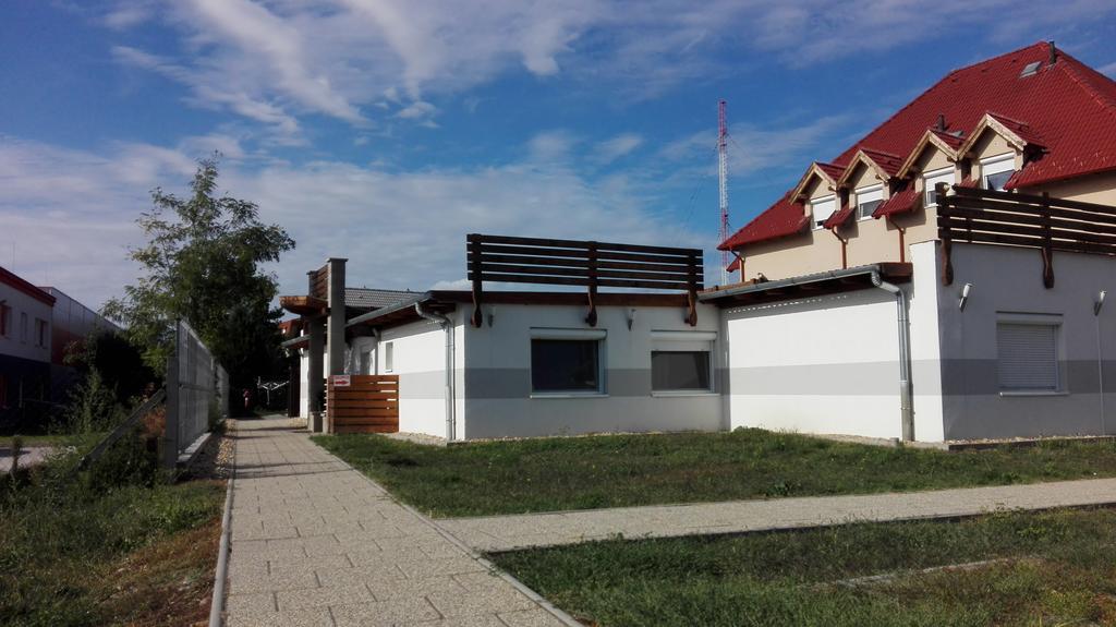 M0 Lakihegy Horgony U 10 Motel Szigetszentmiklos Exterior photo